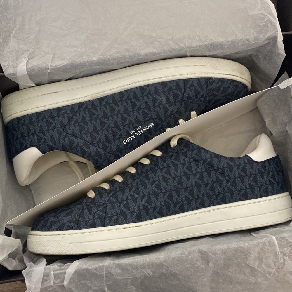 Michael Kors sneakers brand logo - Picture 5 of 12